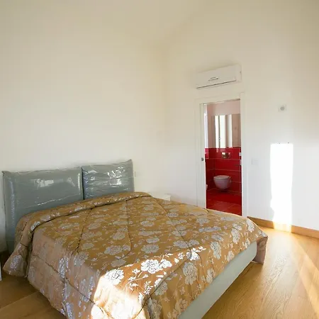 Villa Griante Sleeps 10 Pool *