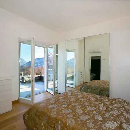 Villa Griante Sleeps 10 Pool