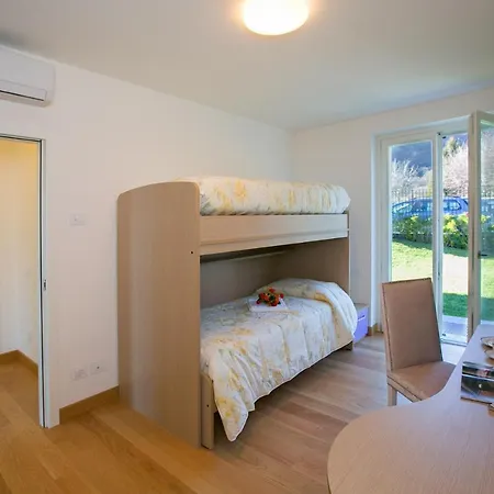 Griante Sleeps 10 Pool Villa *